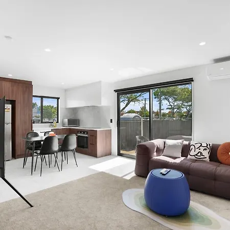 Mallside Retreat Close To City